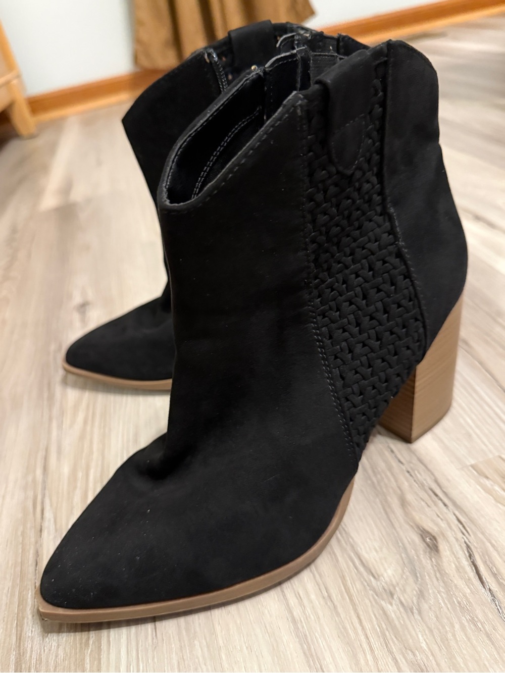 Torrid Women's Pointed Toe Ankle western Boots 10 WW